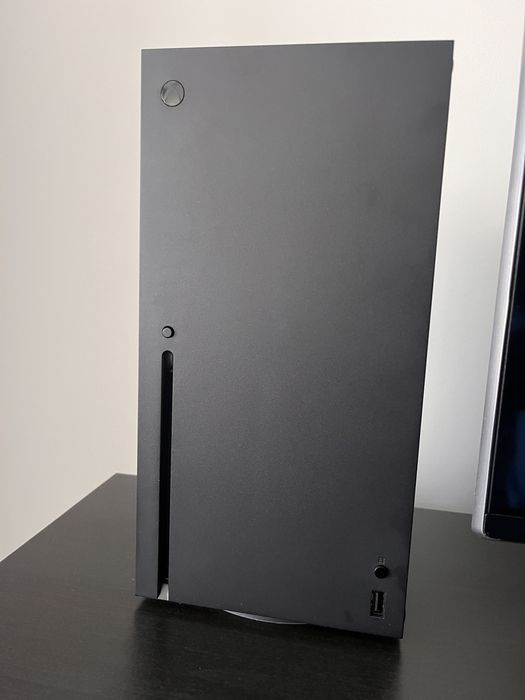Xbox Series X com caixa