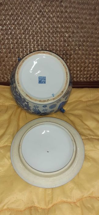 Terrina Azul com Motivos Florais Marcado na Base