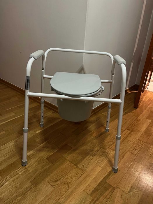 Cadeira sanitária e de banho - usada - ótimo estado