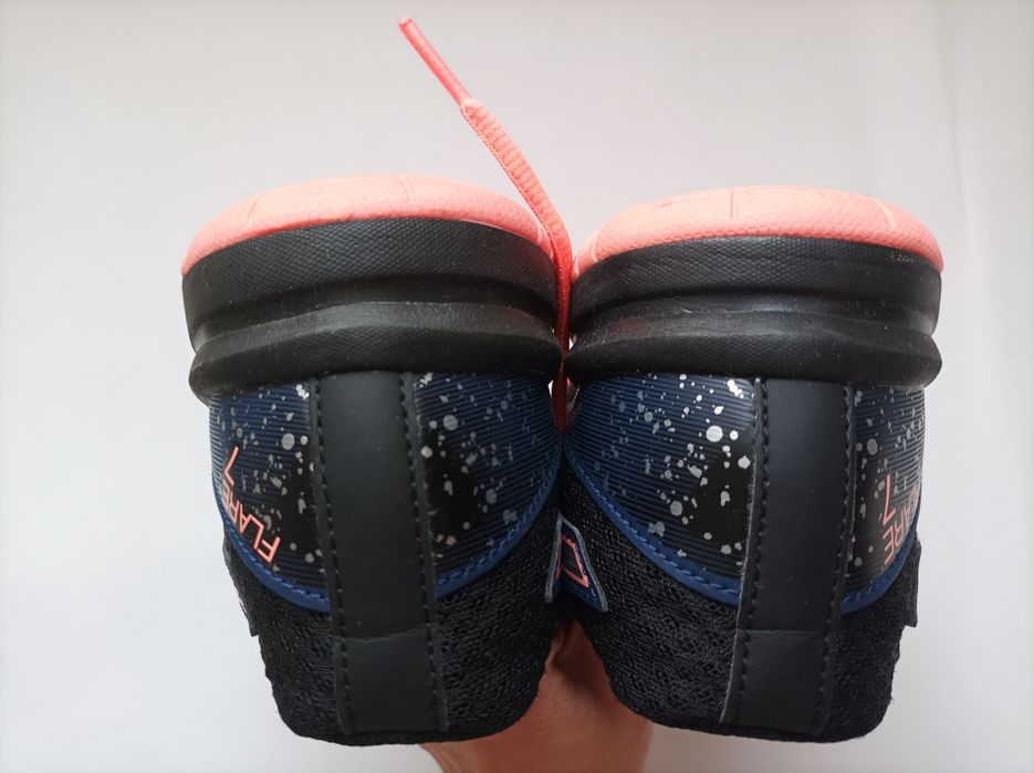 25,8cm 25,25cm stopa Asics 39,5 40 buty halowe