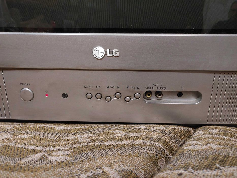 Телевізор LG RT-21FB35M