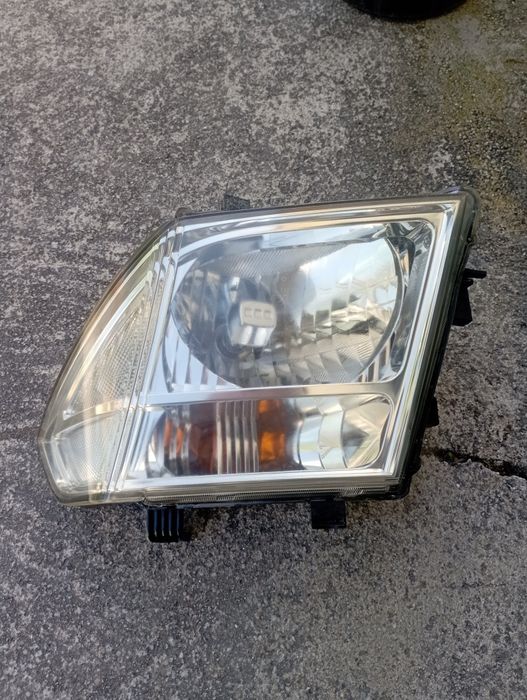 Óticas Nissan Navara d40.