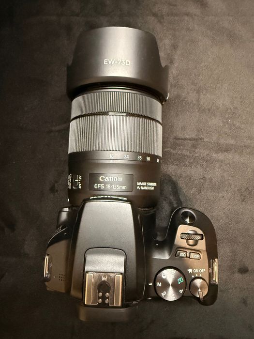 Canon EOS 250D + Canon EF-S 18-135mm Nano USM + Bolsa + Caixa + Extras