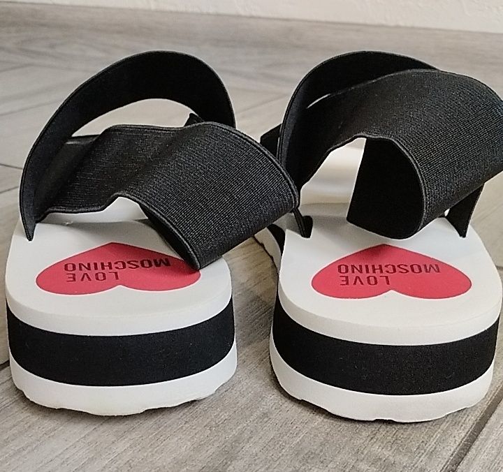 Love Moschino  сандалі жіночі