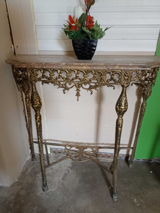 Credência em Dourado