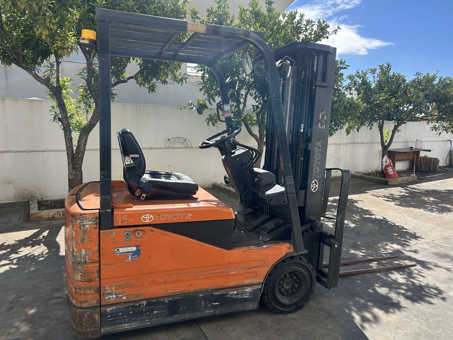 Empilhador elétrico Toyota