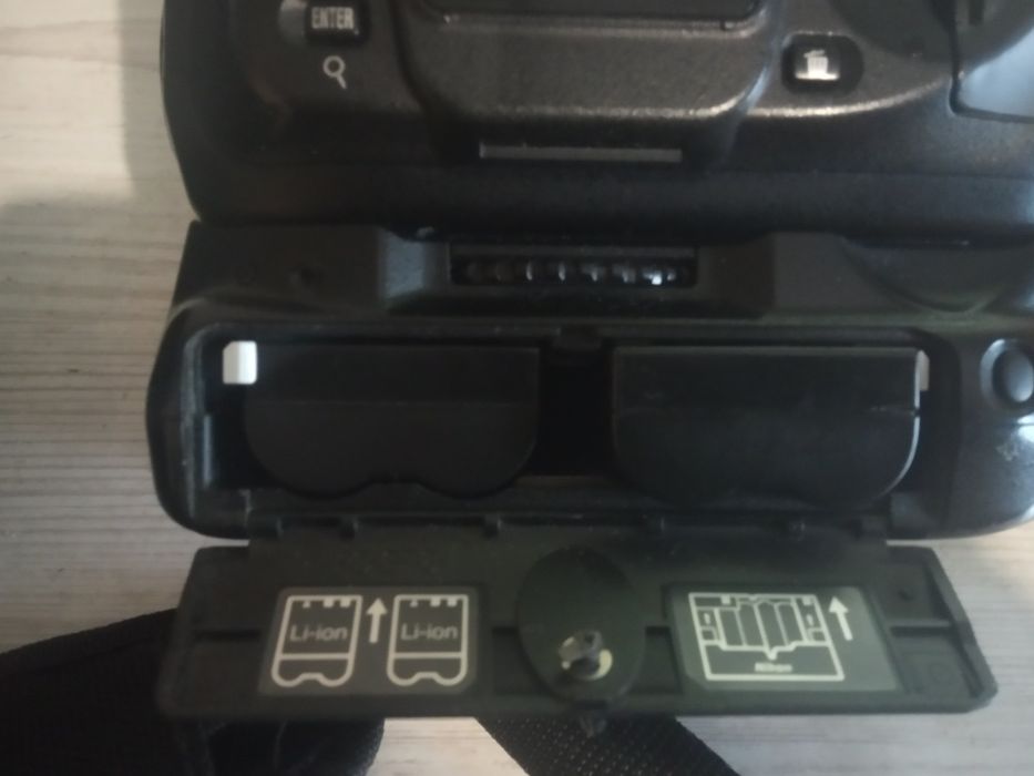 Nikon d100 камера комплект зарядне