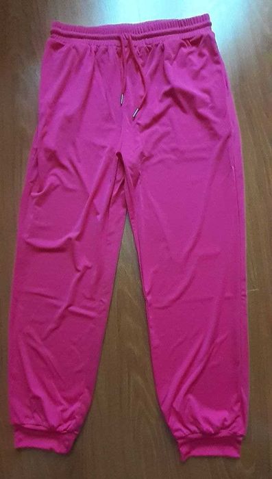 Жіночий, сучасний медичний костюм. Новий.