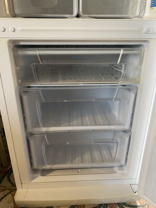 Холодильник двокамерний Indesit NBS18AA