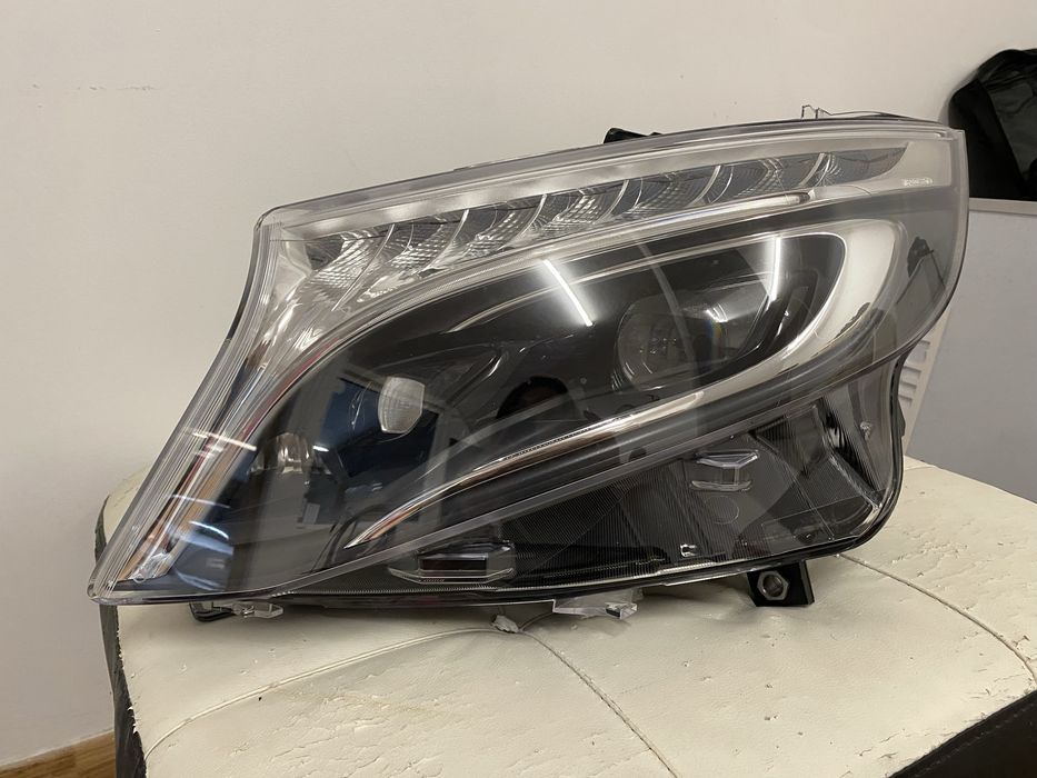 Farol frente mercedes W447