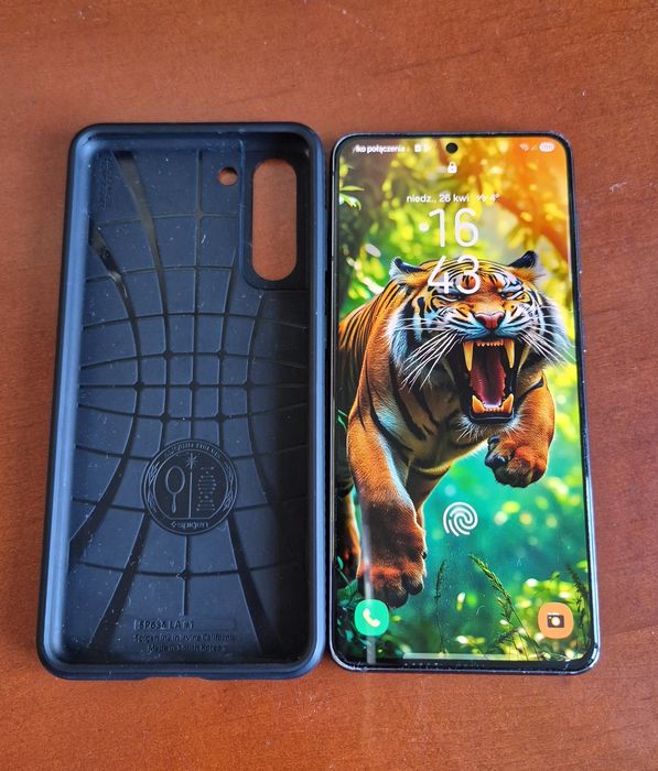 Samsung Galaxy S21 5G z super obudową od Spigen