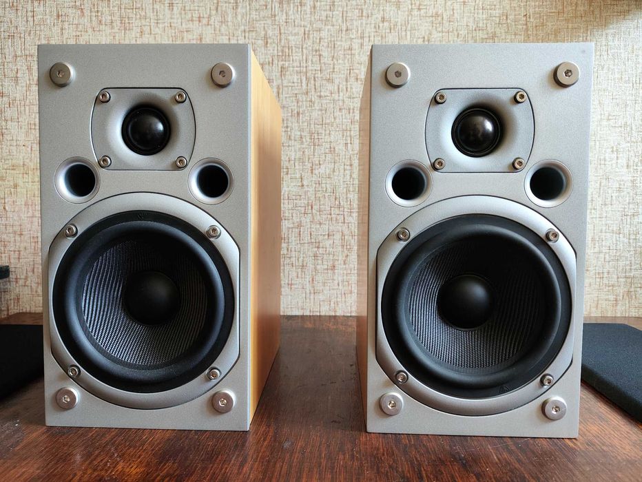 Dynaudio DM 2/7 Bowers Wilkins 685 Monitor Audio Silver S2 Arcam Alto