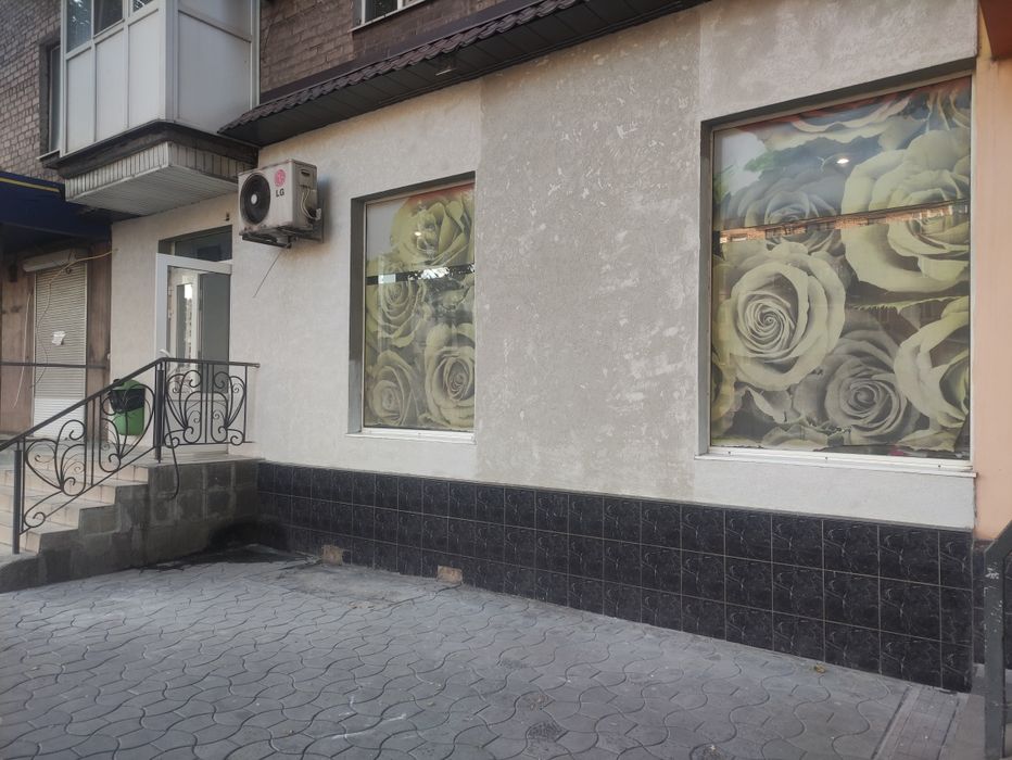 Продам действующий цветочный магазин на Червоной напротив АТБ