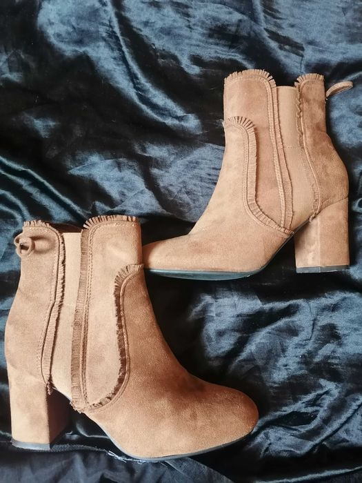 Легкі чоботи з натуральної замші