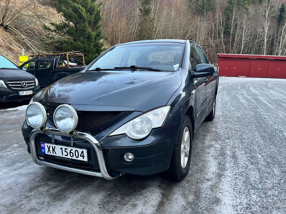 Ssang Yong Action 4WD для ЗСУ або волонтерів.
Машина повністю справна не гнилюча,замінені форсунки рік назад і нові супорти.Пробіг 230 тис.Технічно справна,буде їхати з Норвегії своїм ходом в Київ.Орієнтовна дата прибуття в Київ 7-10 січня.Передача актом в Києві або можливо обговорити доставку.Додаткові питання можна обговорити в особистій бесіді,пишіть в приватні,я дам свій контактний номер в ВатсАпп або ТГ.