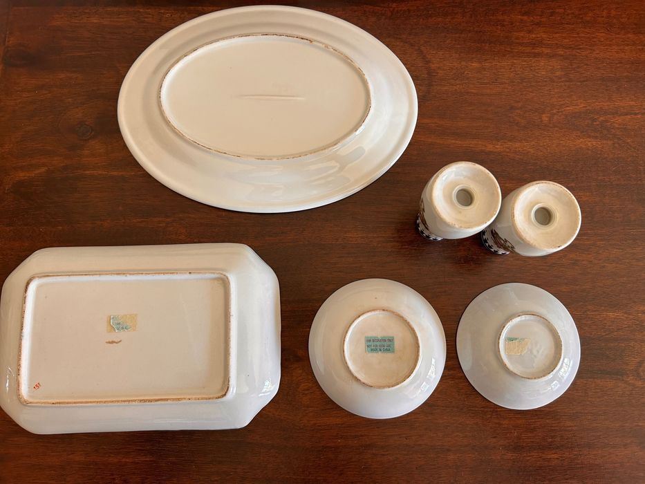 Conjunto de porcelana com brasão de Portugal