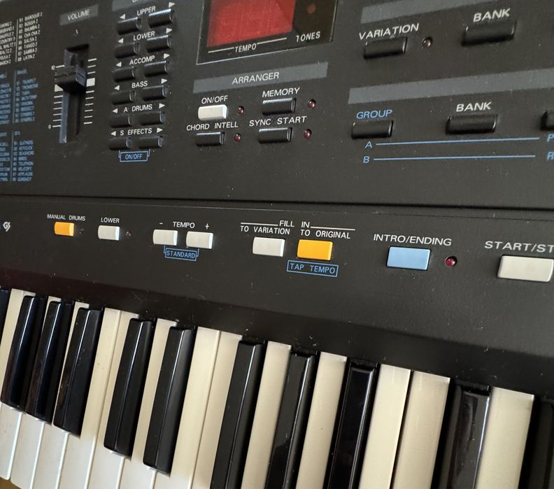 Piano Roland E15 Antigo