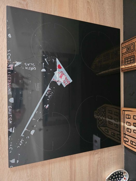 Płyta indukcyjna sprawna z rozbitym szkłem