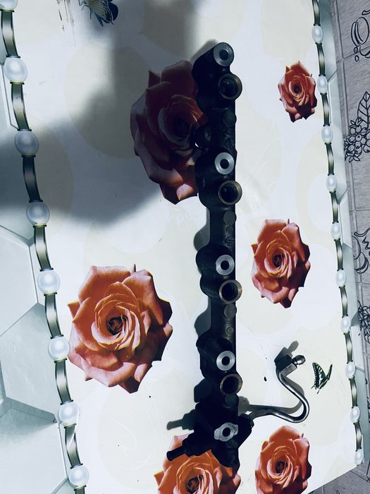 Паливна рейка 1az fse разом з датчиком