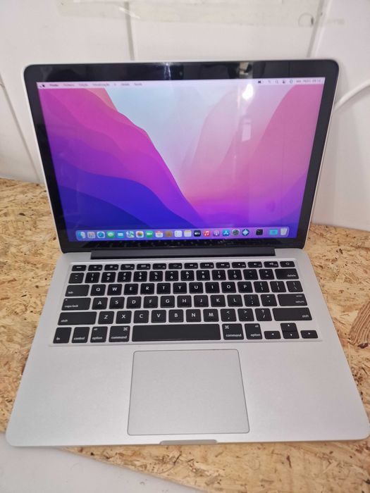 MacBook Pro 2015 com vários programas)