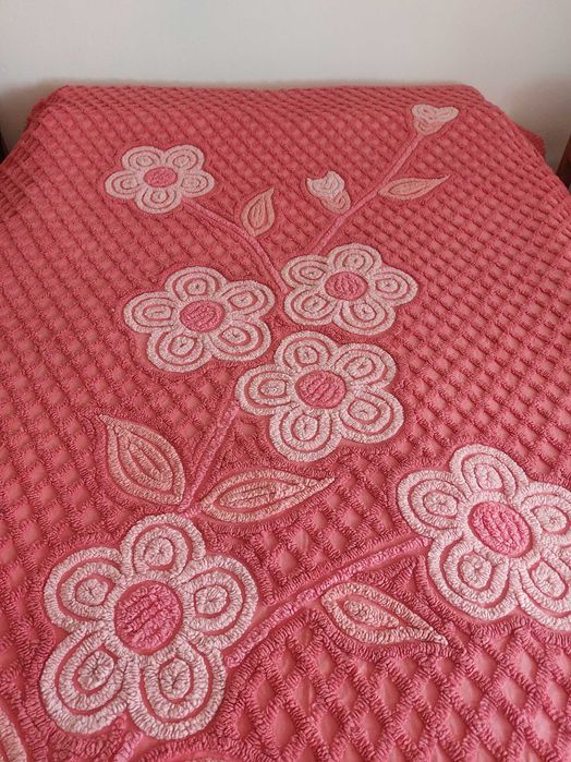 Edredão c/ 2 Almofadas e Colcha