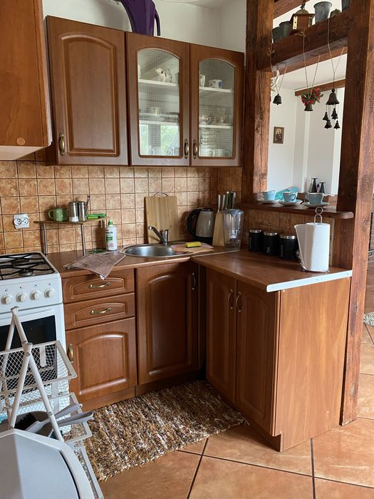 domek przy wyciągu narciarskim nad jeziorem, balia sauna okrągłe