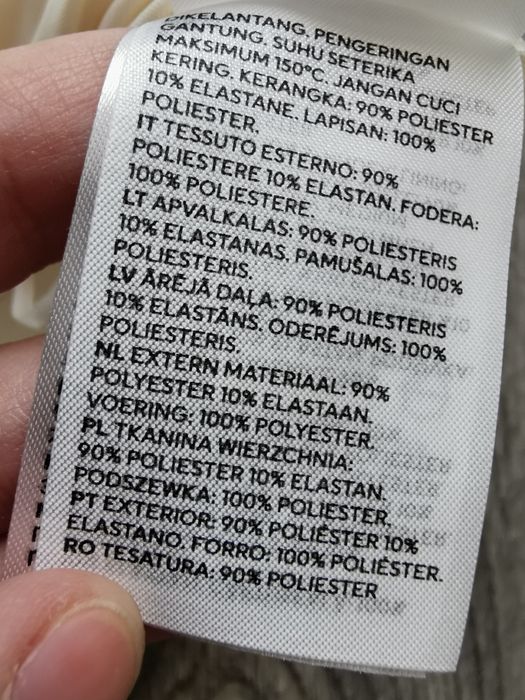 Kremowy elegancki marszczony top na jedno ramię