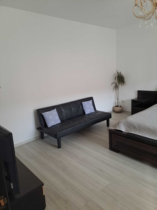 Подобово. Затишний будинок у центрі