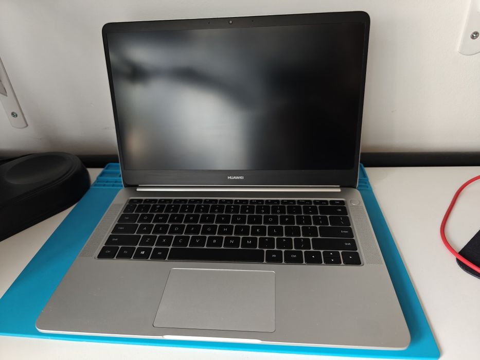 Huawei Matebook KPL-W00 z kapryśnym ładowaniem