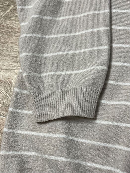 Светр жіночий в смужку