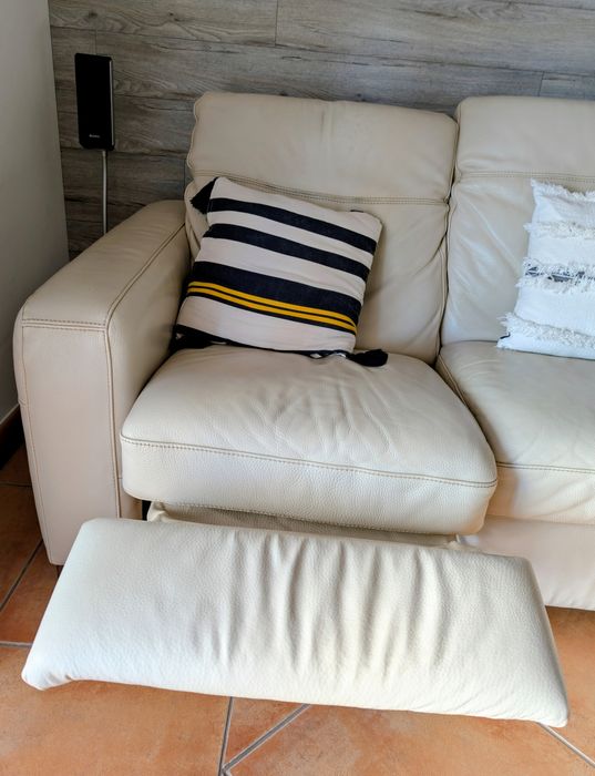 Sofá chaise longue em pele tons de creme