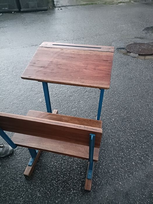 Mesa de estudo usada antigamente nas escolas