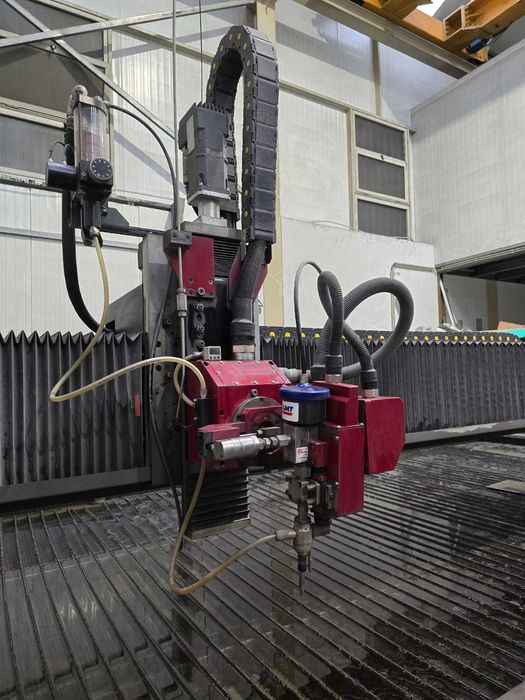Máquina CNC Corte Jato de Água