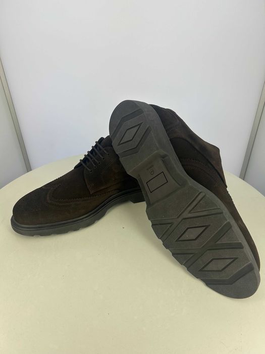 Sapato clássico camurça castanha