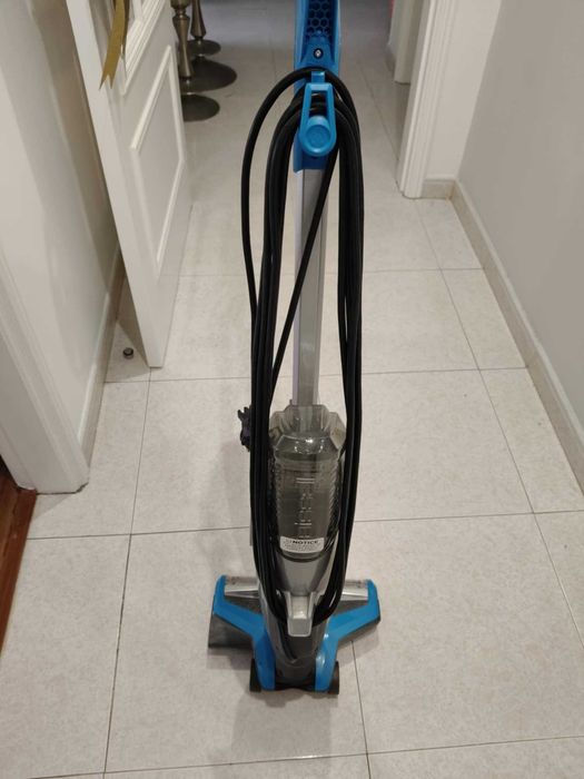 Aspirador Bissel lava e aspira
