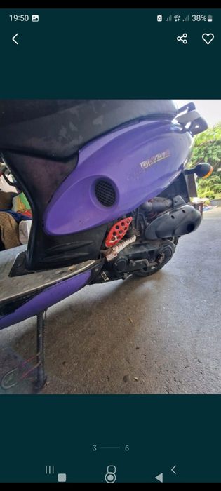 Moto scooter roxa