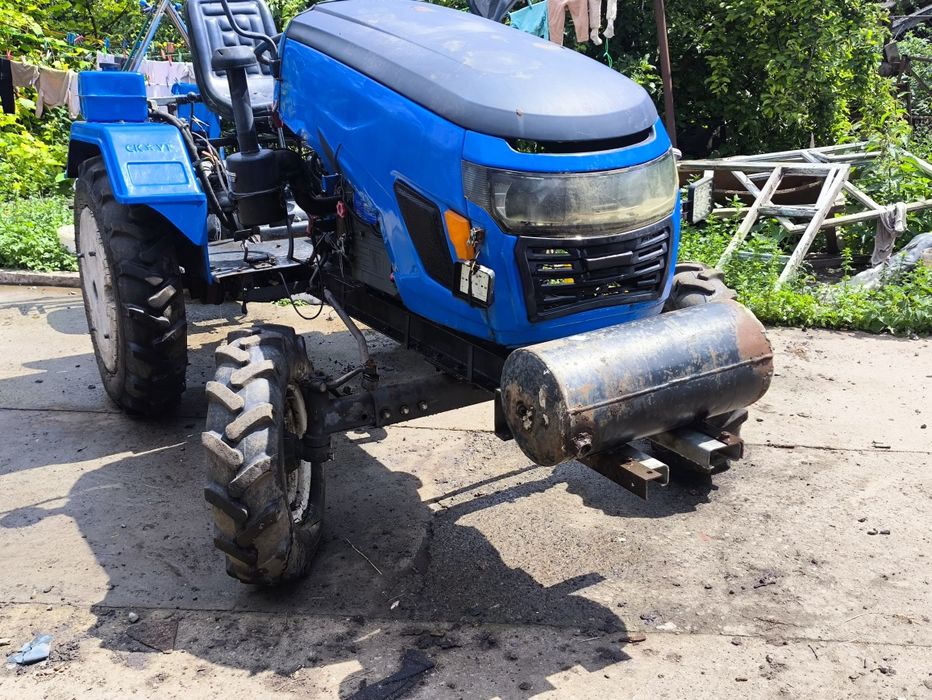 Трактор з навісним