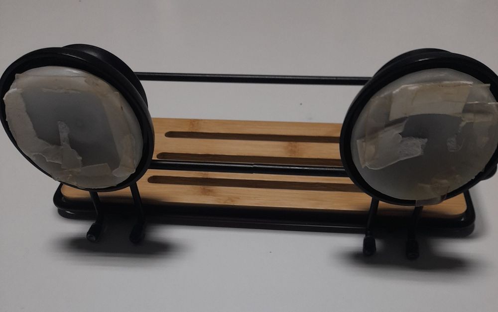 Prateleira em madeira com ventosas