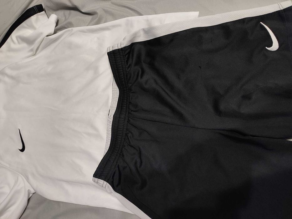 Komplet sportowy chłopięcy Nike rozmiar L