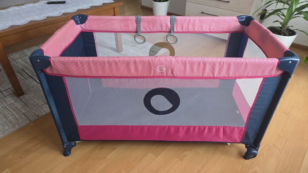 Łóżeczko turystyczne z materacem