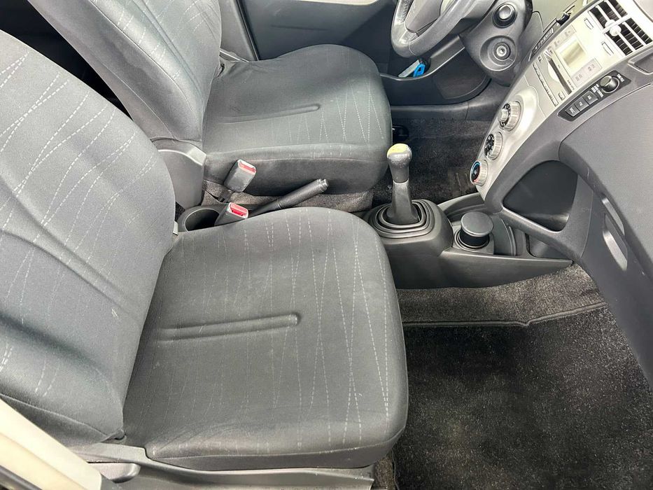 sprzedam toyote yaris