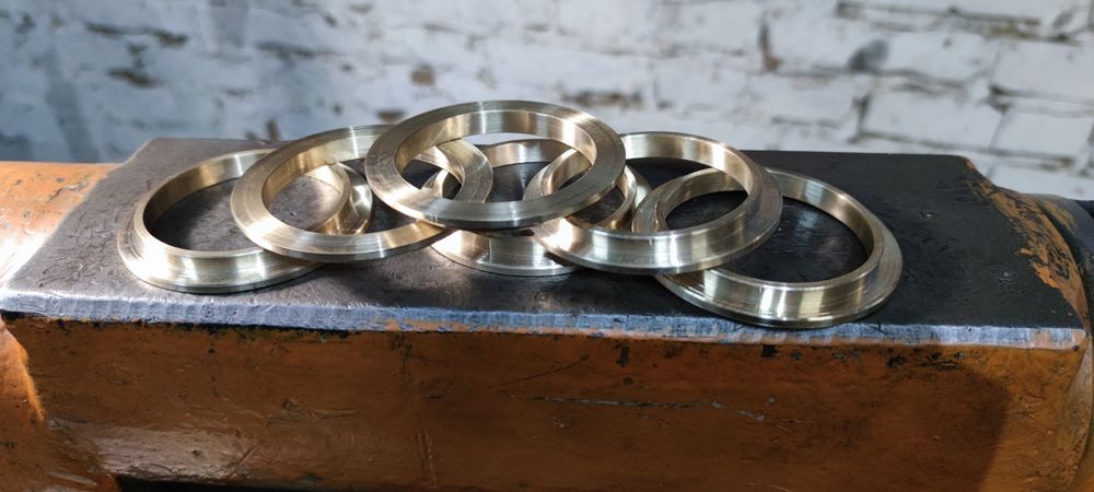 Токарь. Токарные работы, фрезерные работы. Проточка и расточка.