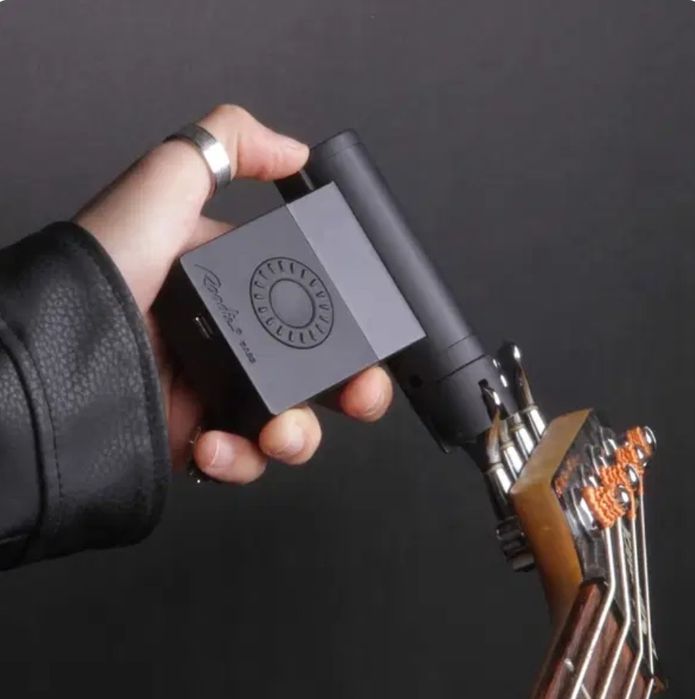 Roadie Bass – samodzielny tuner do instrumentów strunowych