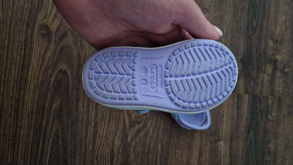 Босоніжки , шльопанці Crocs
