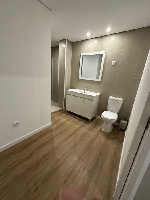 Apartamento T1 equipado com ar-condicionado figorífico