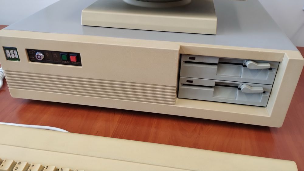 Sprzedam retro komputer 8086 (sprawny)