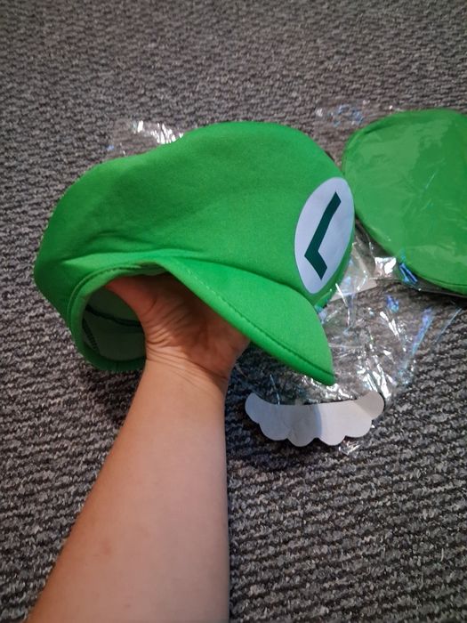 Czapka z wąsami Luigi