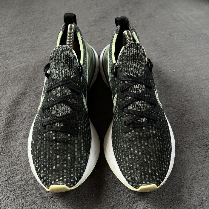 Жіночі кросівки Nike react flyknit. P. 37,5.