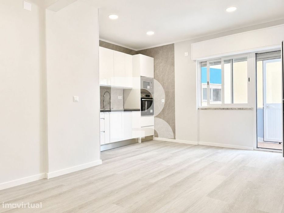 Apartamento T1 remodelado na  AMADORA