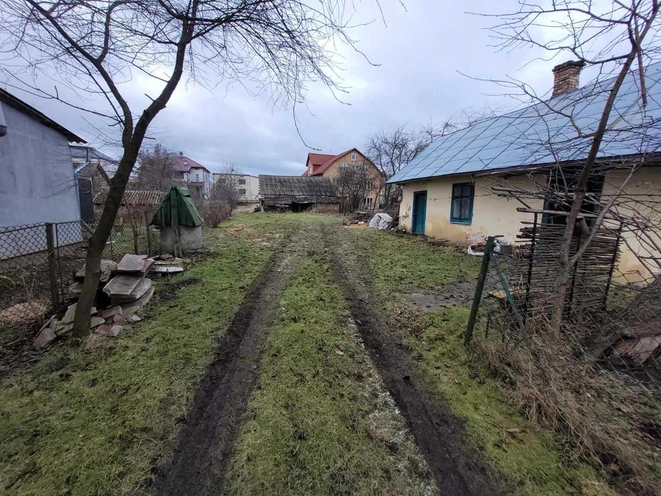 Дерев'яний будинок та земельна ділянка 14 сот. м. Кам'янка-Бузька